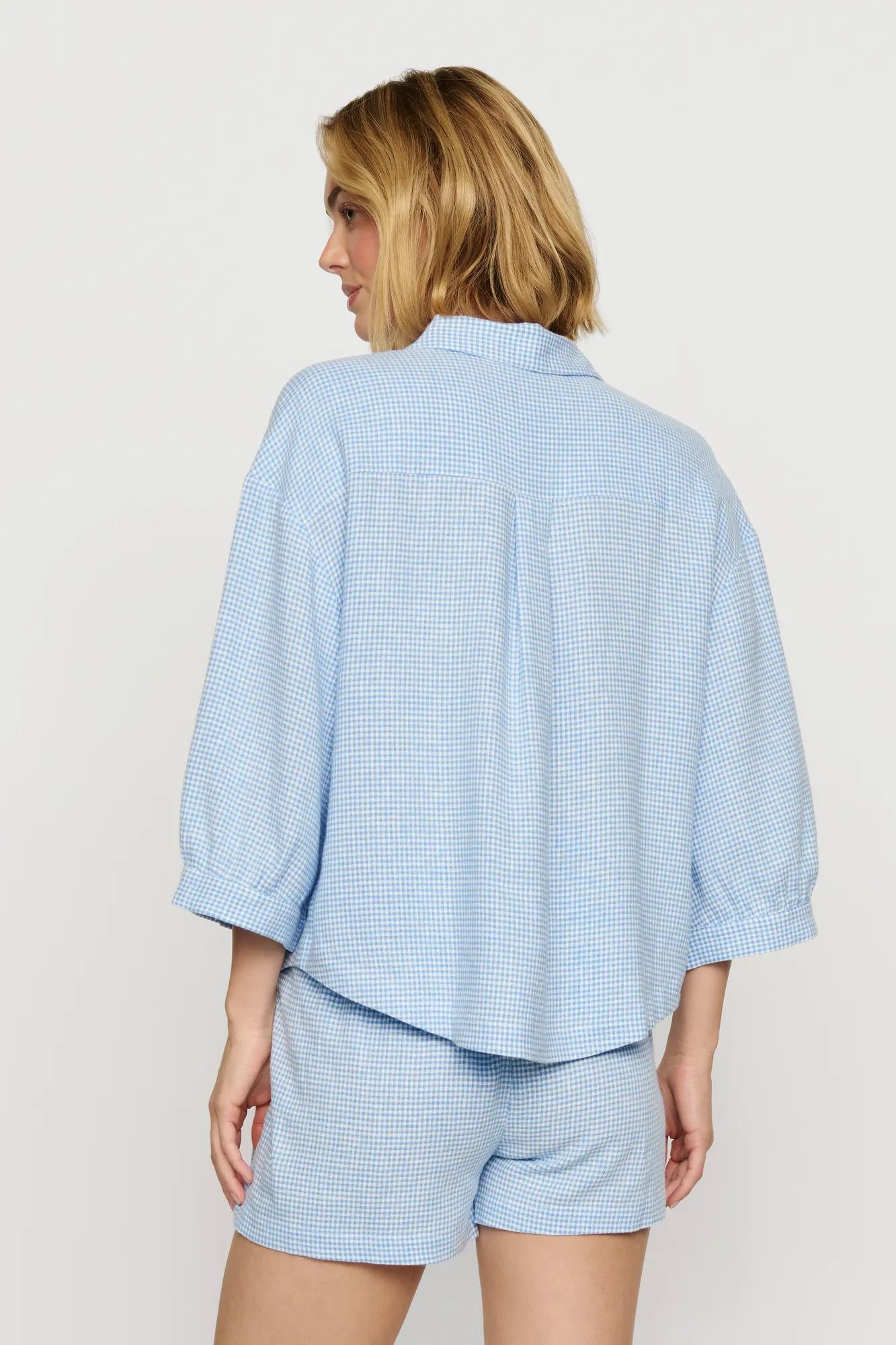 Model is wearing Linen Blend Relaxed Short in Gingham White/Summer Blue