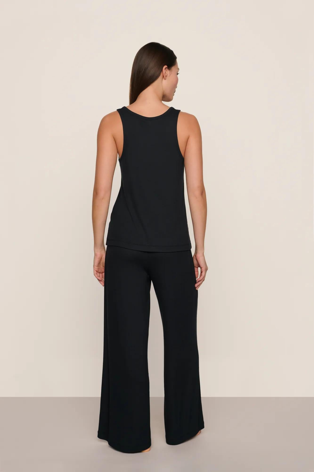 Model is wearing Dream Rib V Neck Tank in Black