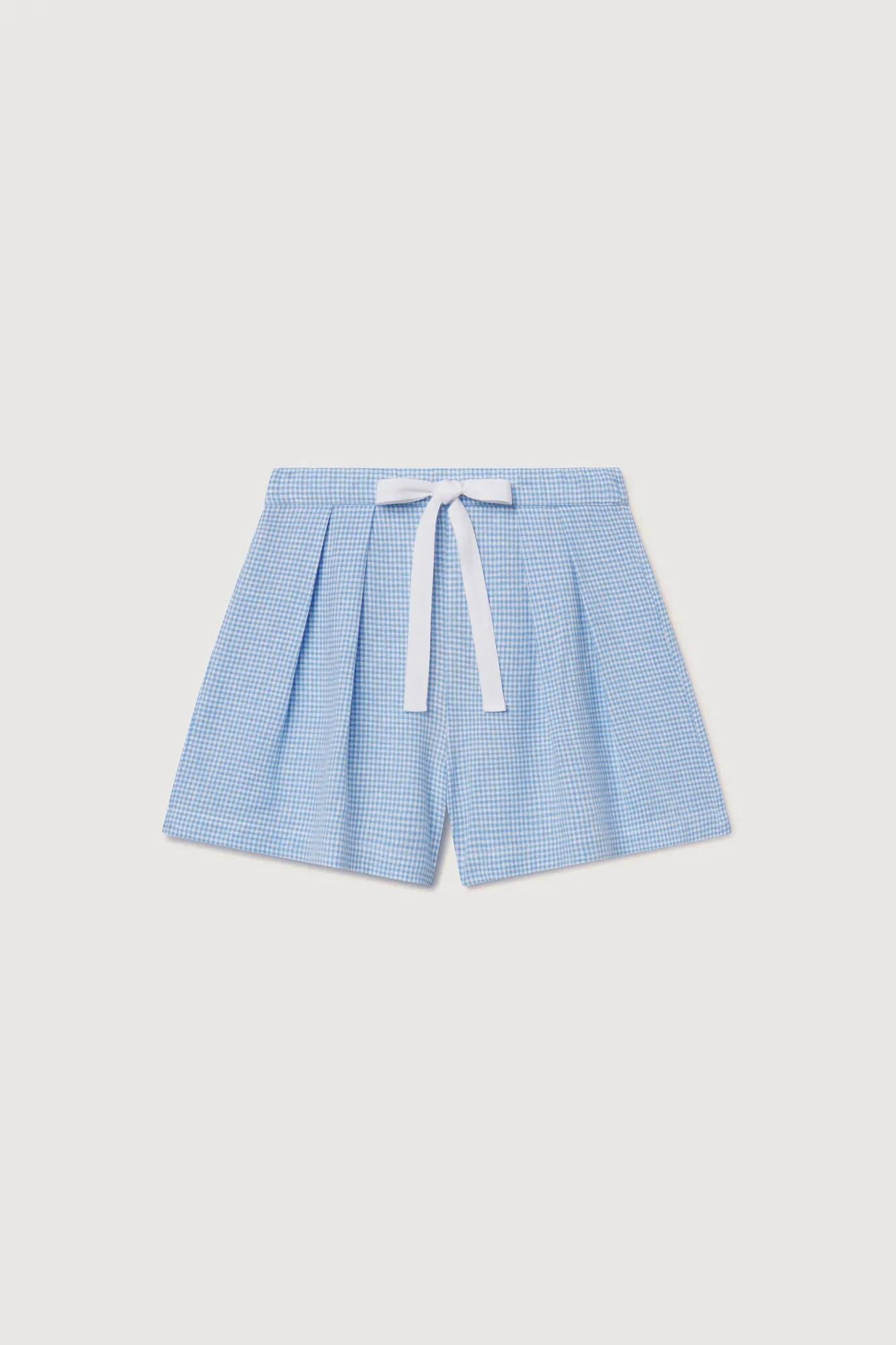 Model is wearing Linen Blend Relaxed Short in Gingham White/Summer Blue
