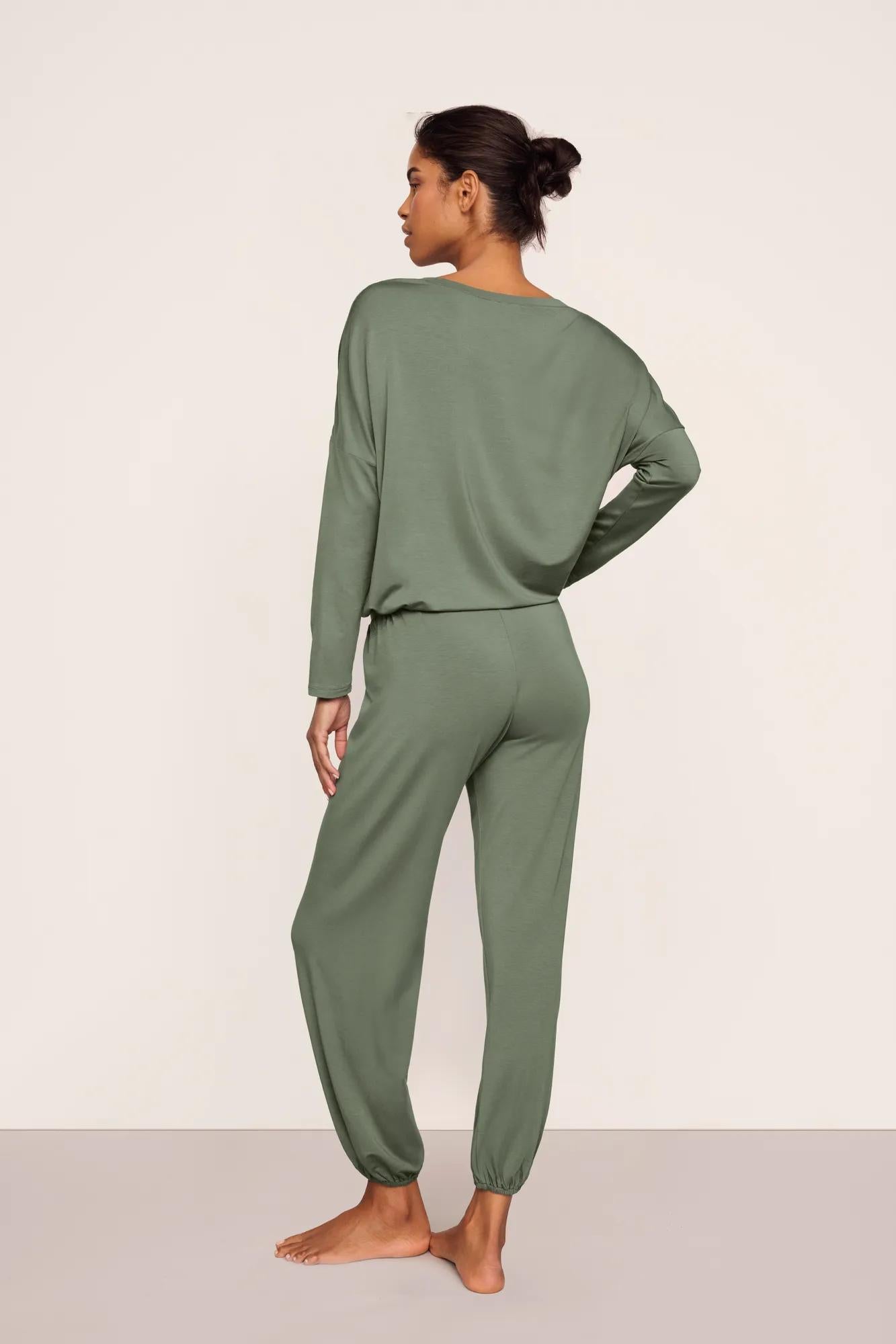 Model is wearing Gisele TENCEL™ Modal Slouchy PJ Set  in  Desert Sage/Ivory