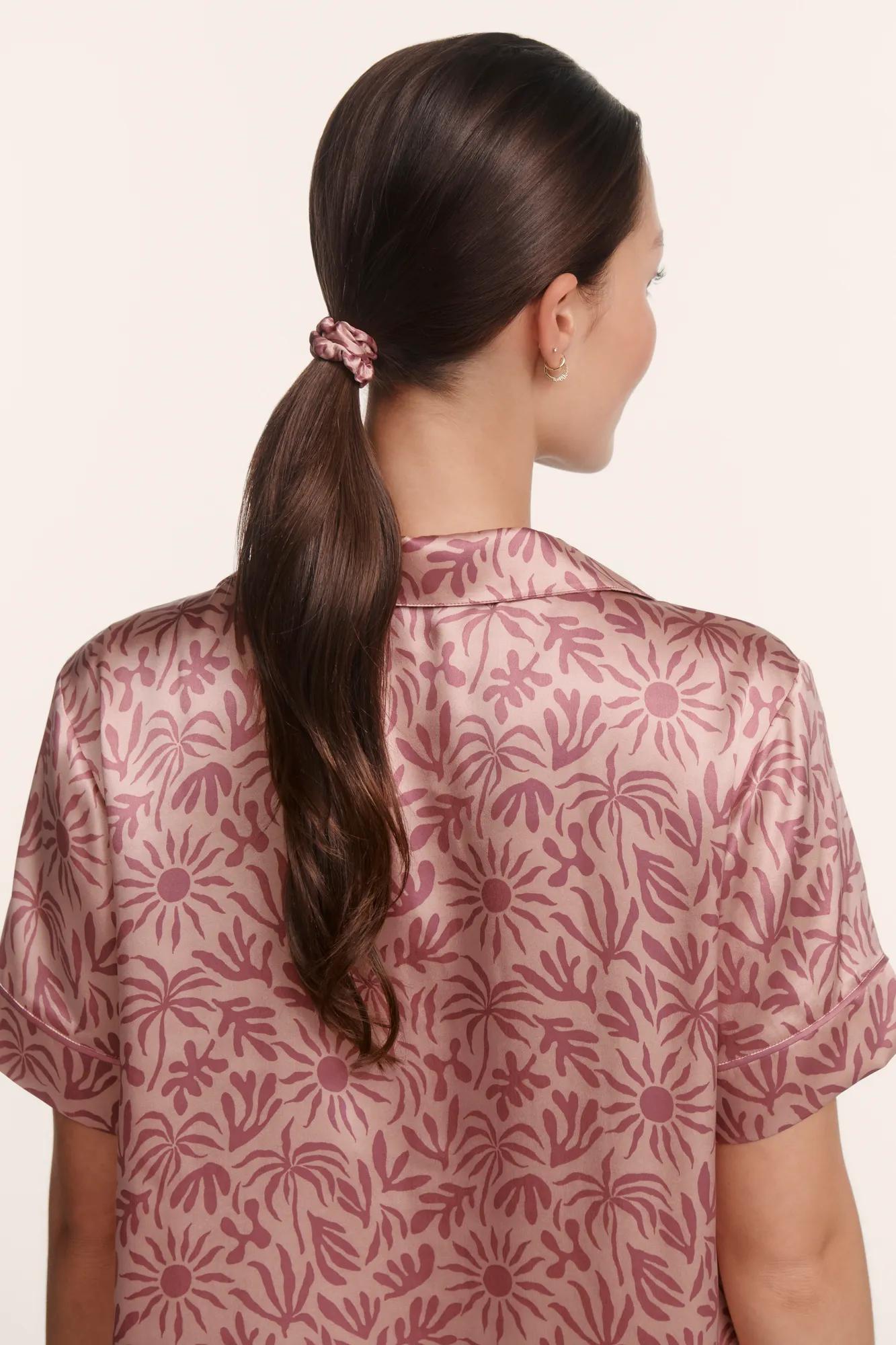 Model is wearing EBJ X ILIA SCRUNCHIE 2PK in Brushstroke Rose/Bloomscape